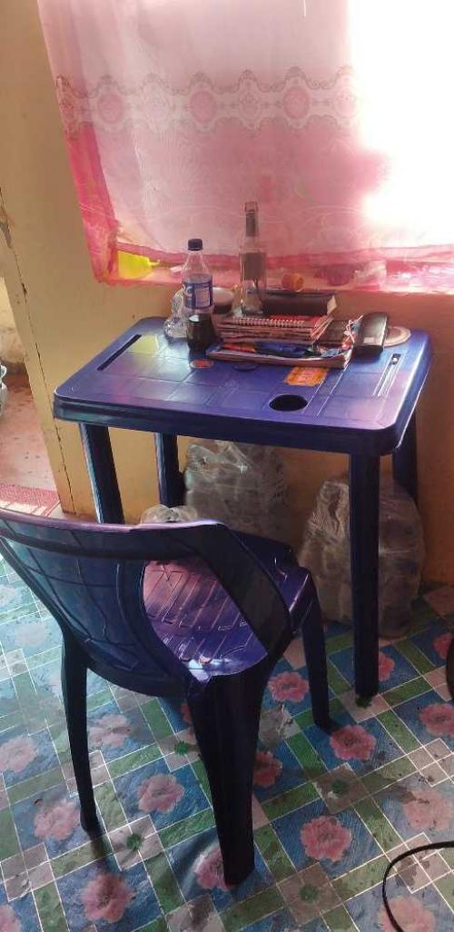 Second hand orders plastic table and chairs